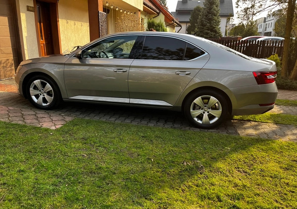 Skoda Superb cena 63000 przebieg: 242000, rok produkcji 2015 z Włoszczowa małe 154